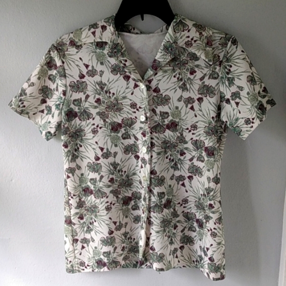 Women's Floral Button Down Short Sleeve Shirt - Picture 2 of 5
